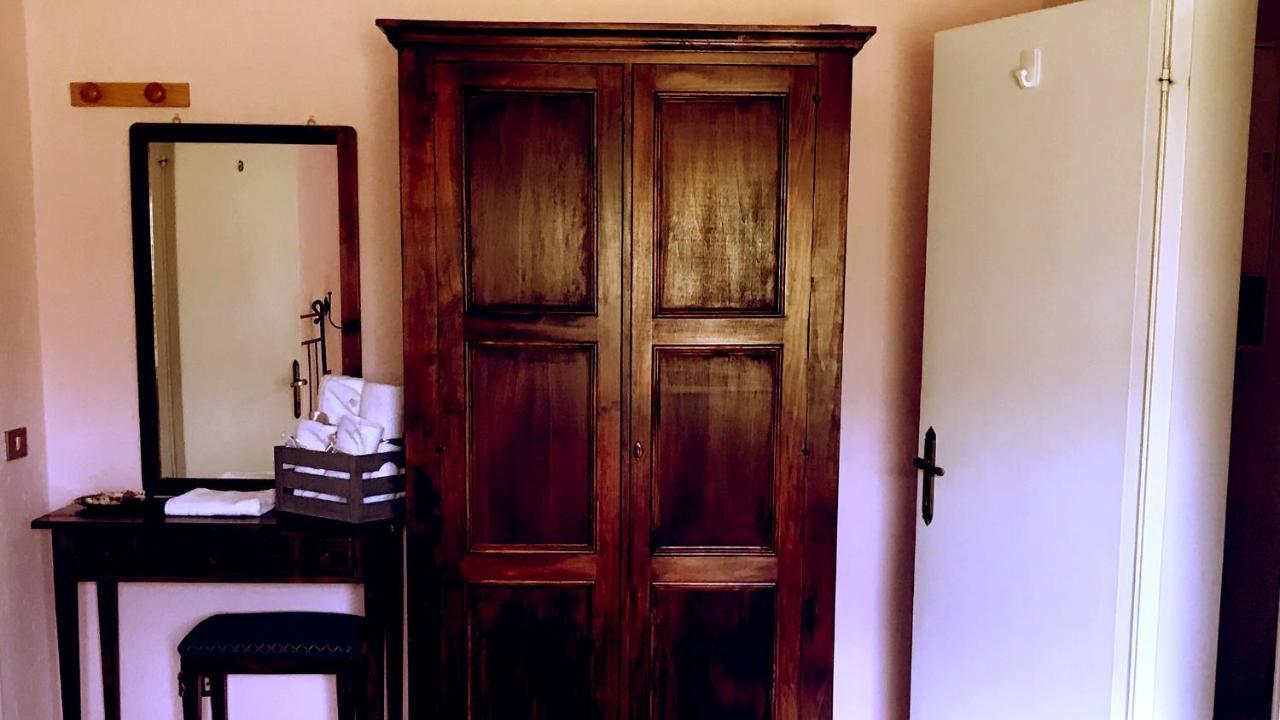Pian D'Isola Bed & Breakfast Costacciaro Bagian luar foto