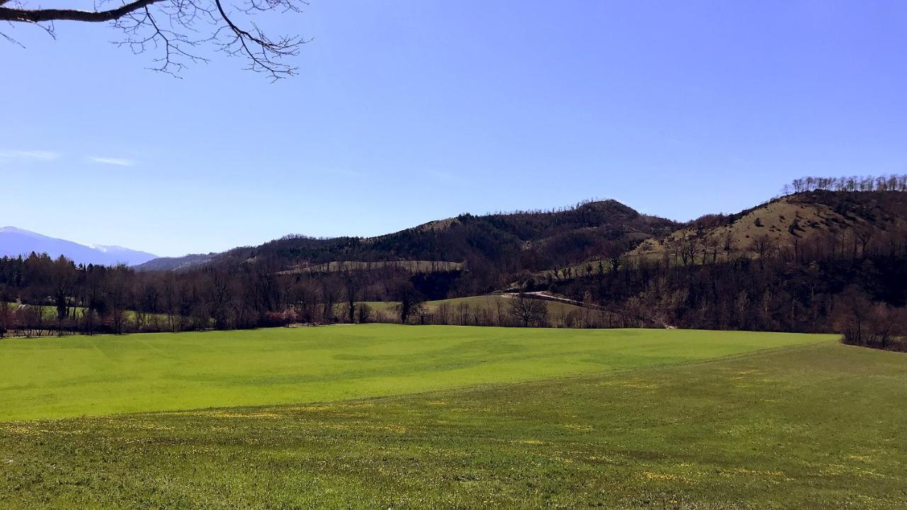 Pian D'Isola Bed & Breakfast Costacciaro Bagian luar foto